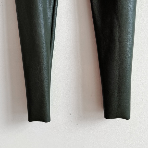 🏷️ SOLD • COMMANDO • Perfect Control Faux Leather Leggings in Pine • Medium - Picture 6 of 10